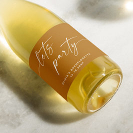 Lasse Party. Mustard Brown-Skriptbachelorette