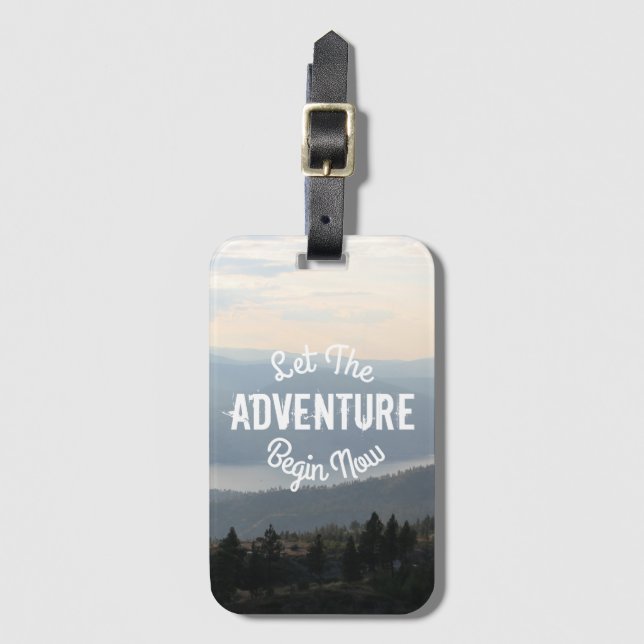 Lassen Sie das Abenteuer auf Berg Waterscape jetzt Gepäckanhänger (Vorderseite Vertikal)