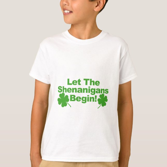 Lassen Sie die Shenanigans Tshirt.png anfangen T-Shirt (Vorderseite)