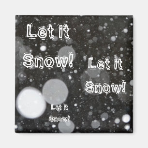 Lassen Sie es auf einem schneebedeckten Hintergrun Magnet
