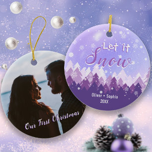 Lassen Sie es Lila Schneewald frohe Weihnachten. Ornament