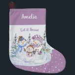 Lassen Sie es schneien glücklichen Snowman Familie Großer Weihnachtsstrumpf<br><div class="desc">Personalisierter Weihnachts-Strumpf mit Let it Snow Snowman-Szene auf Lavendel und Schnee Hintergrund. Dieses niedliche Aquarell-Design besticht durch eine glückliche Familie von Schneemännern und Weihnachtsbäumen.</div>
