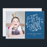 Lassen Sie es schneit | Christmas Blue Holiday Fot Feiertagskarte<br><div class="desc">Whimsikale Ferienwohnung mit moderner Kalligraphie und modernem gestreiftem Rücken. Diese individuell anpassbare Fotokarte ist Teil einer Urlaubssammlung "Let It Snow" - passende Artikel verfügbar.</div>