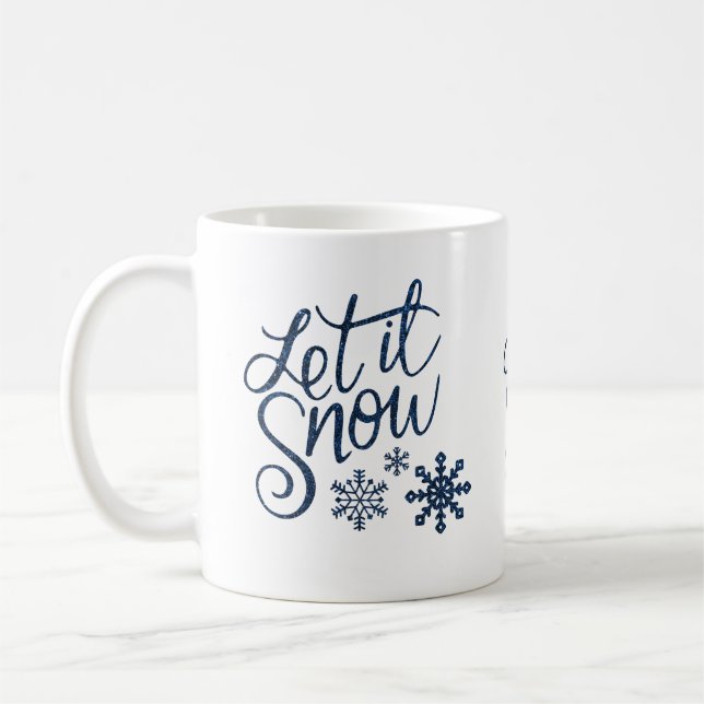 Lassen Sie es Winter-Glitzer blauer Skript Kaffeetasse (Links)