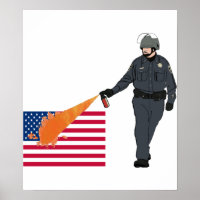 Lässiger Pepper-Spray-Polizist mit farbiger Fahne