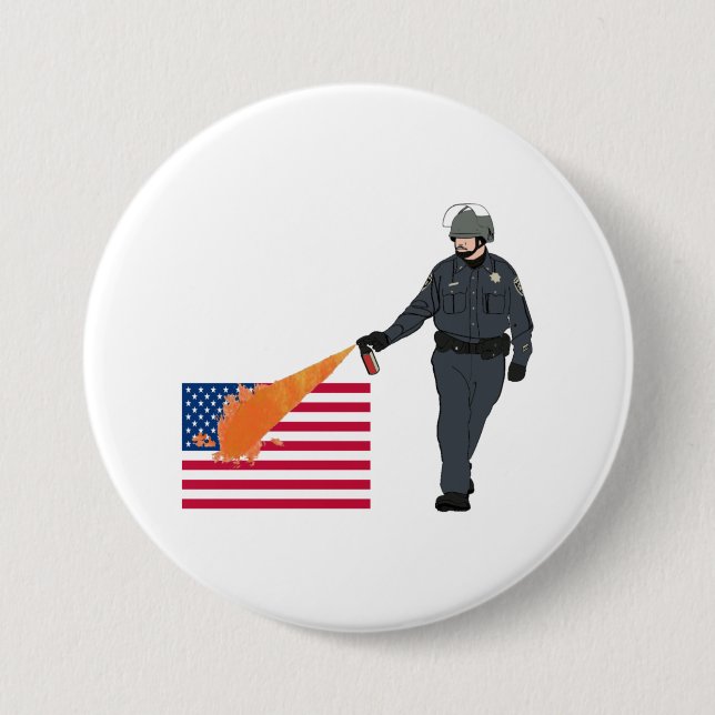 Lässiger Pfeffer-Spray-Polizist mit Flagge in der Button (Vorderseite)