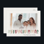 Lässiges, farbiges Weihnachtsfest verblasstes Foto Feiertagspostkarte<br><div class="desc">Diese grüne lässige Weihnachts-Weihnachts-Weihnachtskarte ist perfekt für Ihren lustigen, kreativen, hellen Weihnachtsgruß. Es ist ein einzigartiger, spielerischer, moderner Schriftart in Rot, Boho Bräune und heller und dunkelgrüner Farbe, die für ein fröhliches, saisonales Ambiente sorgen. Wenn Sie Ihren Lieben den dunklen Winter mit niedlichem Feiertagsjubeln näher bringen wollen, haben Sie genau...</div>