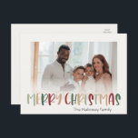 Lässiges, farbiges Weihnachtsfest verblasstes Foto Feiertagspostkarte<br><div class="desc">Diese grüne lässige Weihnachts-Weihnachts-Weihnachtskarte ist perfekt für Ihren lustigen, kreativen, hellen Weihnachtsgruß. Es ist ein einzigartiger, spielerischer, moderner Schriftart in Rot, Boho Bräune und heller und dunkelgrüner Farbe, die für ein fröhliches, saisonales Ambiente sorgen. Wenn Sie Ihren Lieben den dunklen Winter mit niedlichem Feiertagsjubeln näher bringen wollen, haben Sie genau...</div>