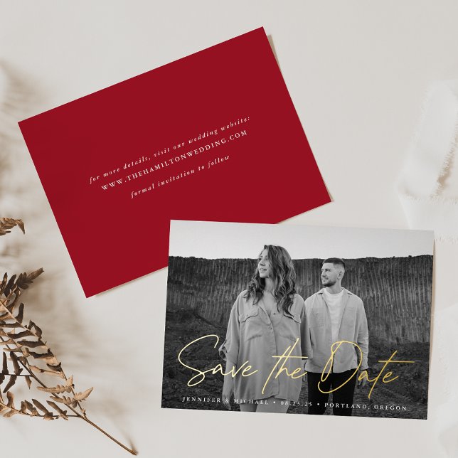 Lässiges Script Red Foto Save the Date Folieneinladung (Von Creator hochgeladen)
