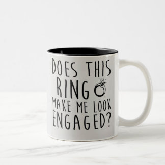 Lässt dieser Ring mich verlobt schauen? Zweifarbige Tasse