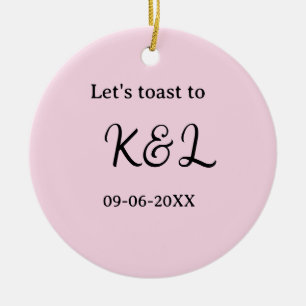 Lasst uns auf den Verlobungsnamen in Rosa anstoßen Keramik Ornament