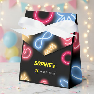 Lasst uns das Party des Nonnengeburtstags erleucht Geschenkschachtel