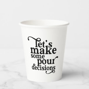 Lasst uns ein paar pour-Decision-Glas machen Pappbecher