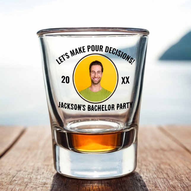 Lasst uns Entscheidungen treffen Bachelor Party Schnapsglas (Let's make Pour Decisions Funny Photo Bachelor Party Shot Glass)