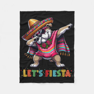 Lasst uns Fiesta Dabbing Bulldog Sombrero Poncho C Fleecedecke