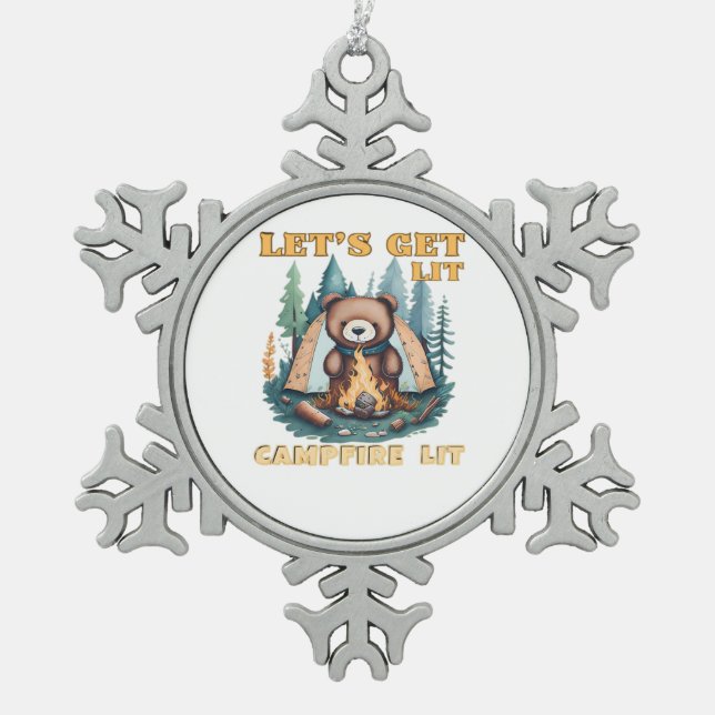 Lasst uns hingehen. Campfire Lit. Camping Lover Cl Schneeflocken Zinn-Ornament (Vorderseite)