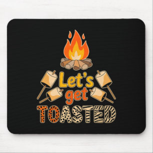 Lasst uns lustige Marshmallow-Campingfeuer-Campi t Mousepad