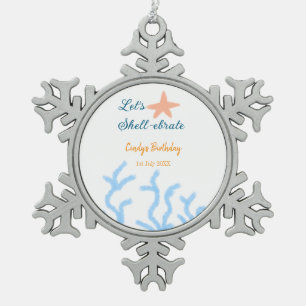 Lasst uns Muschel unter dem blauen Geburtstag feie Schneeflocken Zinn-Ornament