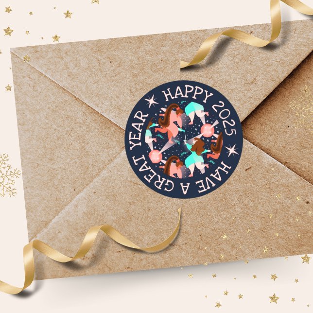 Lasst uns Party machen! Neujahr Runder Aufkleber (A fun round 'party time!' sticker with dancing people, stars, disco balls and champagne.)