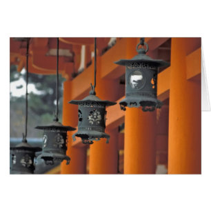 Laternen hängen am Heian-jingu-Schrein,