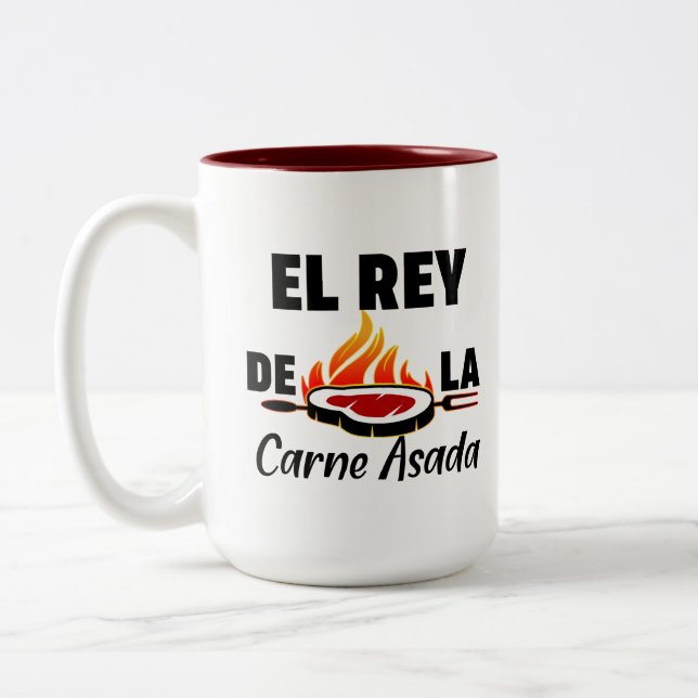 Latino Vater El Rey de la Carne Asada  Zweifarbige Tasse (Links)
