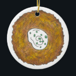 Latkes Happy Hanukkah Chanukah Juwish Holidays Keramik Ornament<br><div class="desc">Das Design zeigt eine originelle Marker-Illustration eines leckeren Latke Potato Pancakes mit sauer Creme, ein Grundnahrungsmittel der jüdischen Urlaubsküche. Ideal für Hanukkah Feiern! Personalisieren Sie einfach mit Ihren Informationen. Dieses Chanukah Latkes Design ist auch auf anderen Produkten erhältlich. Viele weitere Feinschmecker-Designs sind auch in diesem Shop erhältlich! Sehen Sie nicht,...</div>