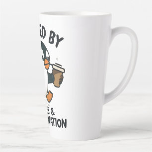 Latte Manchot drôle courant avec une tasse de café