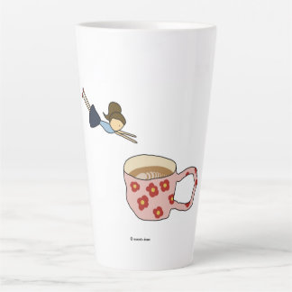 Latte Sauter dans la tasse de café