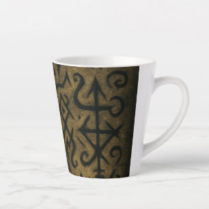 Latte Tasse mit antiken Runes Feel