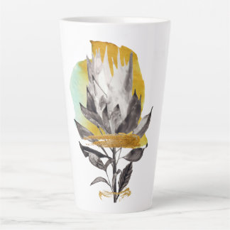 Latte Tasse mit Protea-Blume mit Gold