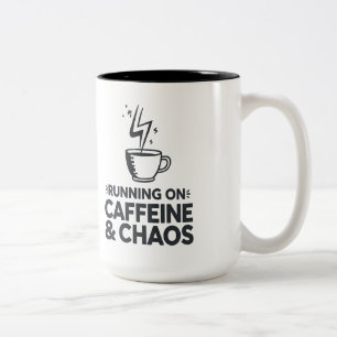 Laufen auf Koffein und Chaos Zweifarbige Tasse