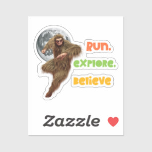 Laufen, erkunden, glauben Sie an den Funny Bigfoot Aufkleber