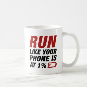 Laufen Sie wie Ihr Telefon ist bei 1 Prozent Kaffeetasse