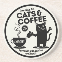 Laufend auf Katzen und Kaffee