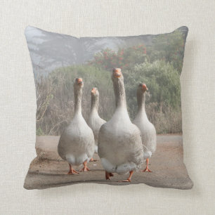 Laufende Familie der Gänse Kissen