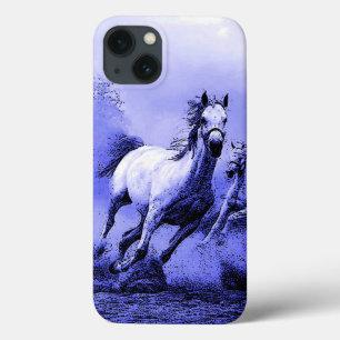 Laufende Pferde und blauer Mondlicht iPhone 13 Hülle