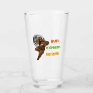 Laufendes Sasquatch-Abenteuer-Glaubens-Design Glas