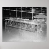 Laufkatze-Auto in Flut, 1923. Vintages Foto