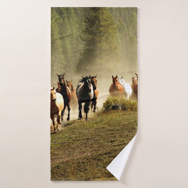 Laufpferde auf der Ranch von Montana Badehandtuch (Badehandtuch)