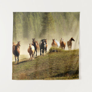 Laufpferde auf der Ranch von Montana Wandteppich