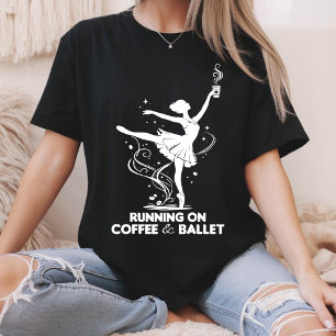 Läuft mit Kaffee und Ballett Lustiger Tanzlehrer T T-Shirt