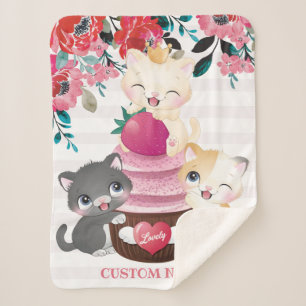 Launige Blumen-Cartoon-Katzen-Erdbeertörtchen Sherpadecke