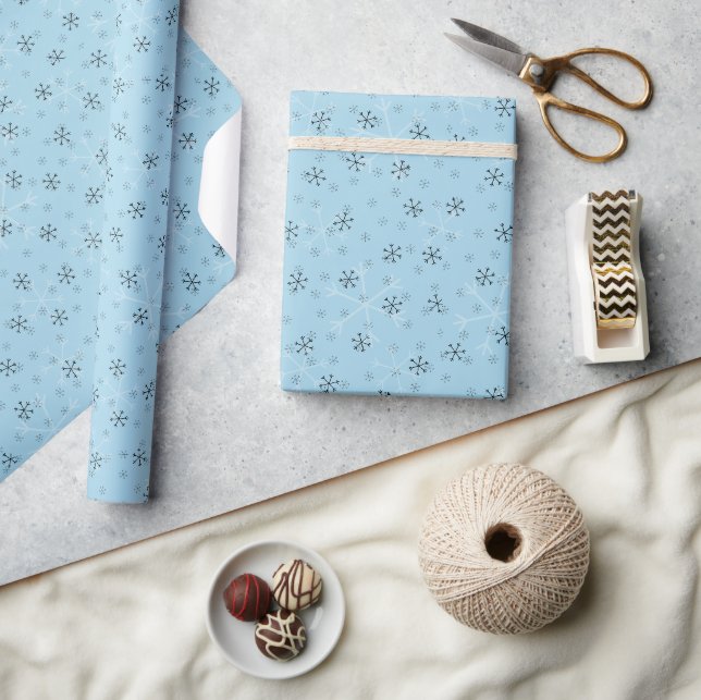 Launige Schneeflocken Weihnachtsmuster Hellblau Geschenkpapier (Kunsthandwerk)