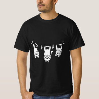 Launische Katzen an einer Wäscheleine T-Shirt