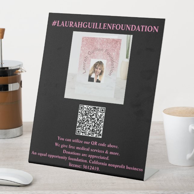 Laurah Guillen Foundation & Medical Sockelschild (In Situ)