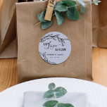 Laurel Blätter Ließ Liebe Grow Wedding Runder Aufkleber<br><div class="desc">Lila Aufkleber mit Lorbeerkern,  lassend Liebe wachsen in Schrift und modernem Schriftart. Ideal für Gastgeschenk Hochzeit Siegel</div>