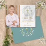 Laurel Garland First Heilige Kommunion Foto Dankeskarte<br><div class="desc">Ein dekorativer Lorbeergarten,  goldene Ringe und Kruzifix sitzen über Ihrem besonderen ersten heiligen Kommunion Dankeschön an Sie und neben Ihrem eigenen Foto auf diesem eleganten Design. Auf der Rückseite finden Sie eine passende Lorbeerkirche,  goldene Ringe und ein Kruzifix. Entwickelt von Thisisnotme©</div>