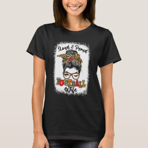 Laute und stolze Ehefrau des Fußballspiels, wie de T-Shirt