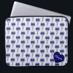 Lavandula Lavender Bunch Kraut Lila Blumengarten Laptopschutzhülle<br><div class="desc">Das Design zeigt eine originelle Marker-Illustration eines Hundes lila Lavendels, eines Gartenstapels, das als zauberhafte Pflanze und kulinarisches Kraut beliebt ist. Als frisches, getrocknetes und als ätherisches Öl in Medizin und Kosmetik verwendetes Öl ist die Blume der Lavandula (Lavandula) für ihren Duft bekannt. Dieses Blumendesign ist auch auf anderen Produkten...</div>