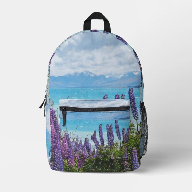 Lavendel am Seeufer Bedruckter Rucksack (Vorderseite)